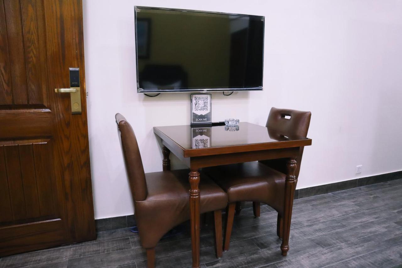 Hayyat Luxury Hotel Suites Lahor Kültér fotó